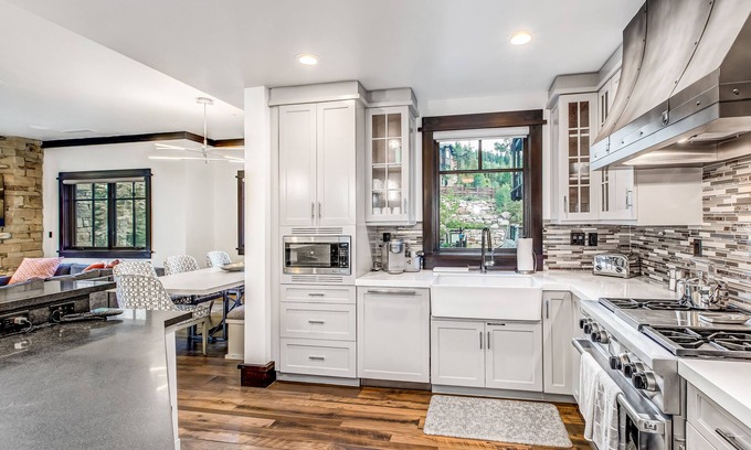 Empire Pass Condo | Perfect Ski-in/Ski-out Luxury W/Shared Hot Tubs, Mtn Views, Balcony & Fast WiFi