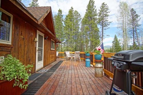 Granby House | Pet Friendly, Firepit, Wrap around Porch, Close to Lake Granby and Highland Marina