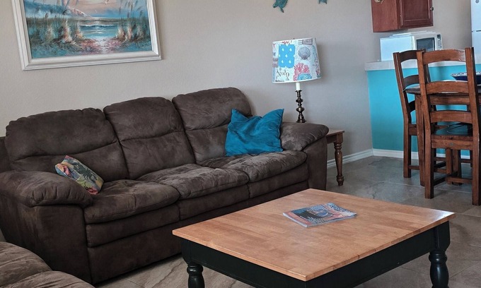 Port Aransas Condo | Port Aransas condo in the heart of town' LP217B