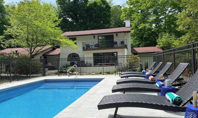 South Haven House | Private Pool 5 Minutes From Lake Michigan