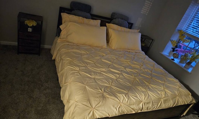 Rochester Hills Resort | Private room ∙ 3 guests