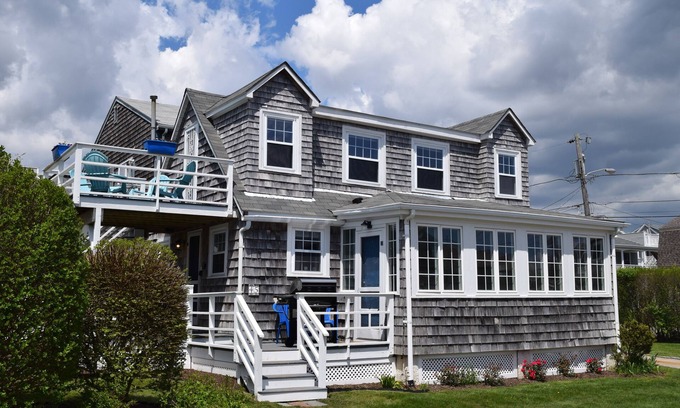 Narragansett House | Pt. Judith beach house. Water views. Walk to state beach. Newly renovated!