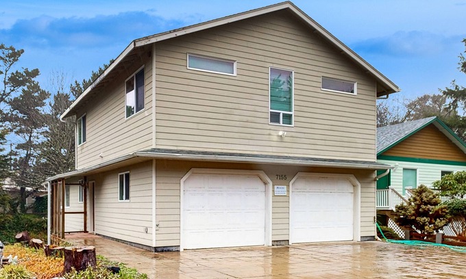 Gleneden Beach House | Quiet and Spacious Home with Washer/Dryer, Free WiFi - Near Beach