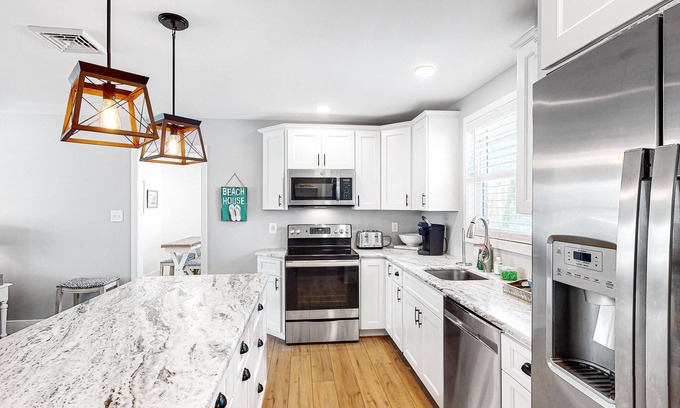 Little Salisbury House | Renovated, Dog-Friendly Home with Yard, AC & WiFi - Walk to the Beach & Bay