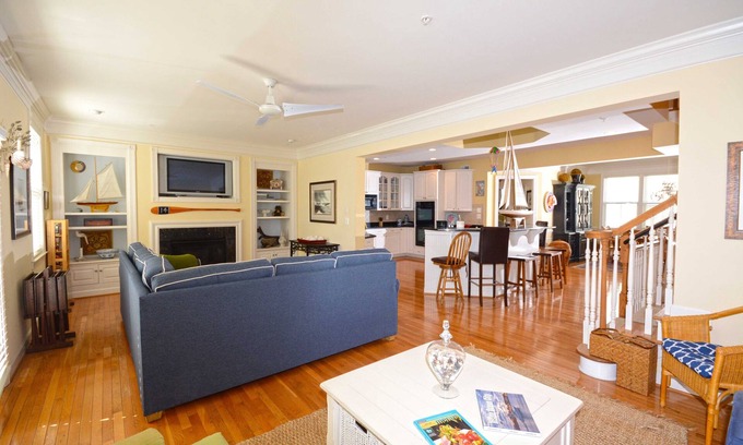 Sunset Island House | Restful Luxury 6 Bedroom House with WiFi In Gated Community On Bayside With Indoor/Outdoor Pools, Private Beaches, Restaurant, And More Just Ten Minutes From Beach!