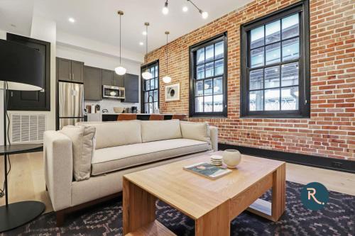 Arts/Warehouse District House | Roami at The Lola Convention Center 1BR #15