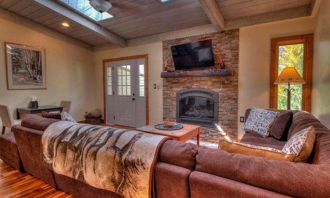 Intermountain House | Robins Nest