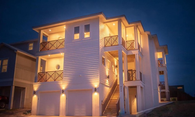 Port Aransas House | Salt And Horns Home