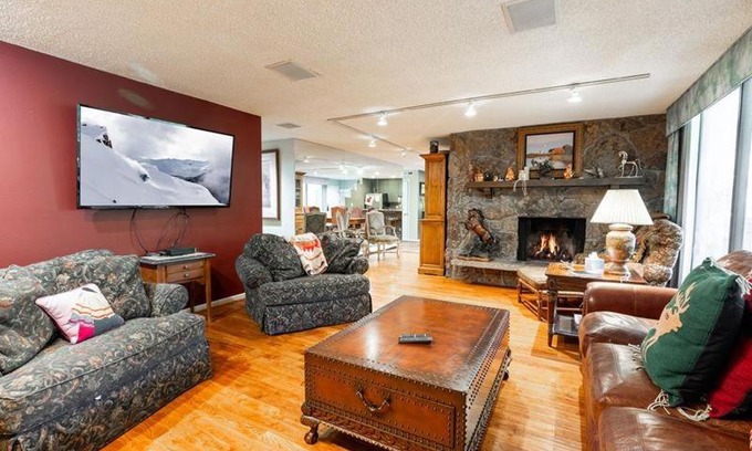 Vail Apartment | Scorpio Condo Steps to Village Base