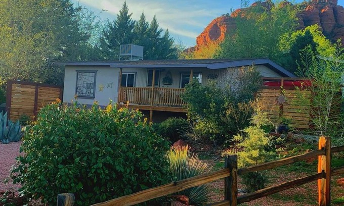 West Sedona House | Serene 2 Bedroom! Walk to Trails! Red Rock Mountain Views!