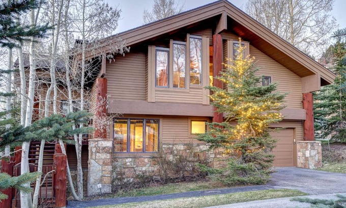 Deer Valley House | Ski-in/Ski-out in the heart of Silver Lake! Spacious with lovely mountain views!