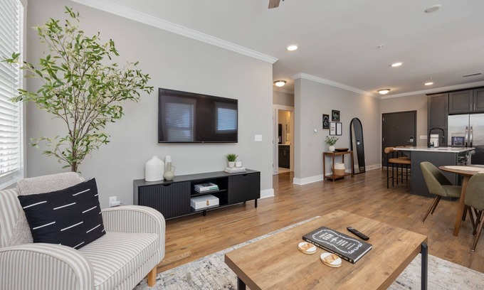 The Nations Condo | Sleek Apartment-Sleeps 4-The Nations-7 Mins to DT