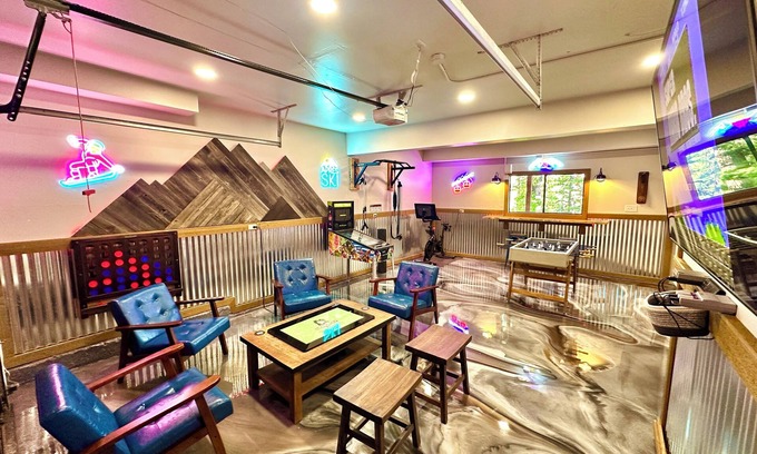 Tahoe Woods House | Slopes To Shore — Your Tahoe Adventure Hub! - {Hot Tub} {Game Room} {Gym}