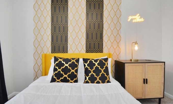 South Central Houston Apartment | Sorteo Smart Hub with Free Parking, Pool&Gym