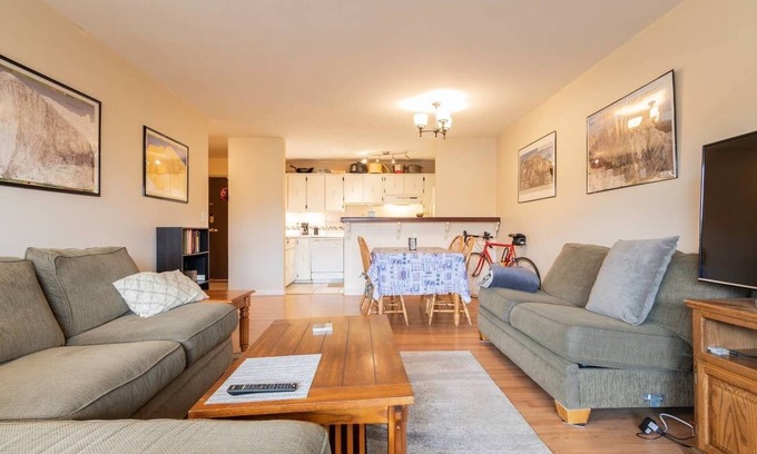 Glenwood Grove - North Iris Condo | Spacious 2bed2bath in Boulder with a deck.