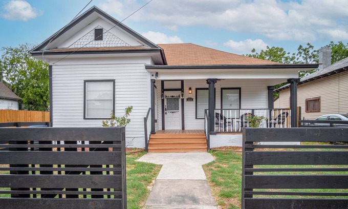 Denver Heights House | Spacious 4 BR Home Near River Walk 6 mins drive