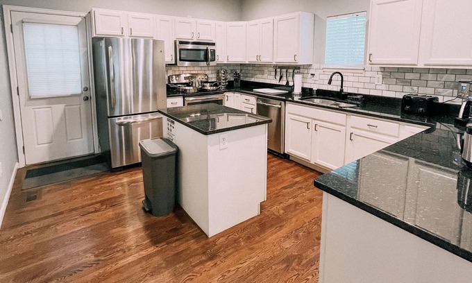 Berkley House | Spacious, Fun, Great for Large Groups 10 min from downtown!