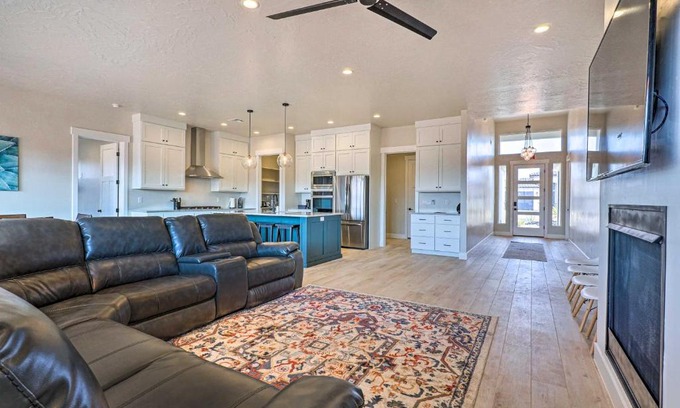 Hurricane House | Spacious Home 3 Mi to Sand Hollow Lake and Golf