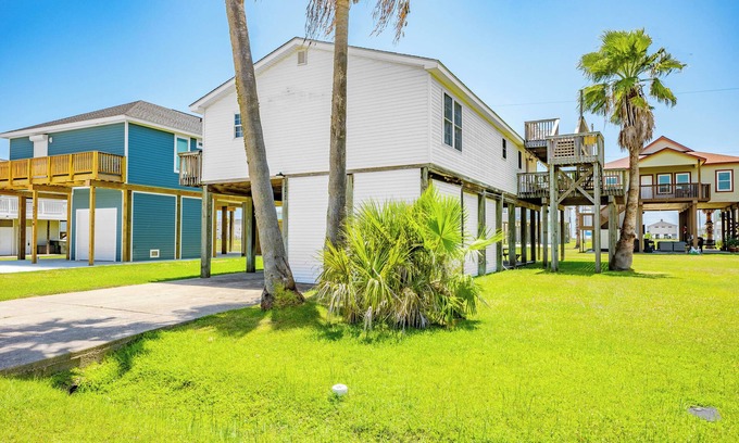 Terramar Beach House | Spacious well decorated Beach Bungalow with view of the beach
