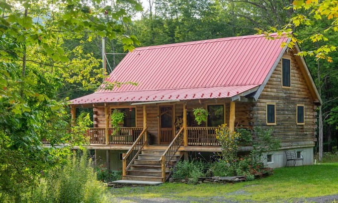 Denver Cabin | Sparkling Bespoke Cabin, Hot Tub, Firepit, Giant Chess Set, Early Check-In!
