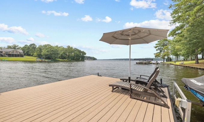Lake Oconee House | Spectacular 4 BR lakefront home, Private Deep Water Dock on Peninsula