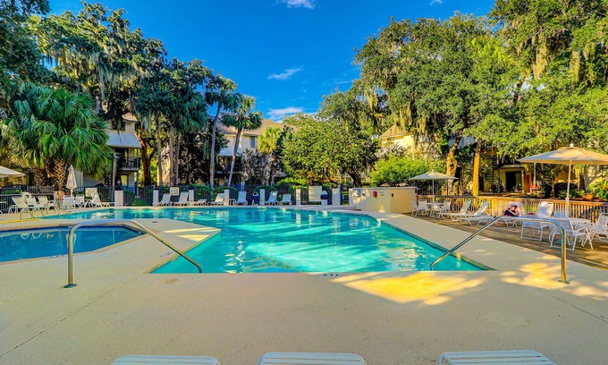 Hilton Head Island Condo | Springwood Villas Condo near South Forest Beach with Pool & Tennis