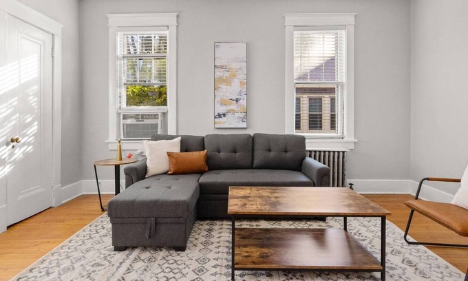 Hillsboro Village Apartment | Stay in the same building as Willie&Kristofferson!
