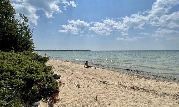 Escanaba Cabin | Stonington Clearview Cottage: Fall Colors & Crisp Air – Your Perfect Lakefront Escape