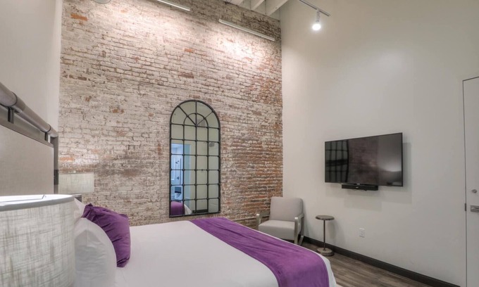 Downtown Nashville House | Studio 154 - Posh Suite