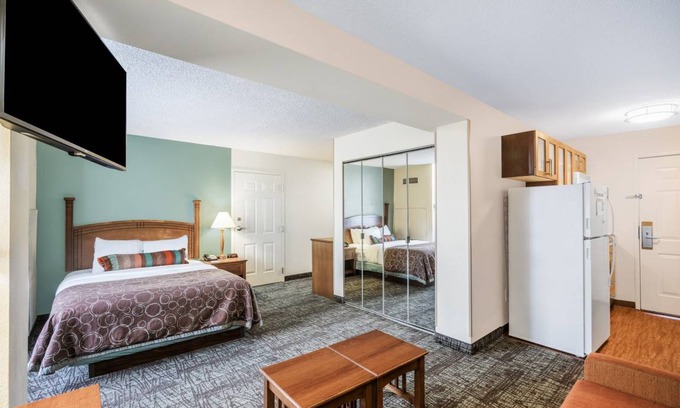 White Station Apartment | Studio flat ∙ 1 bedroom ∙ 2 guests