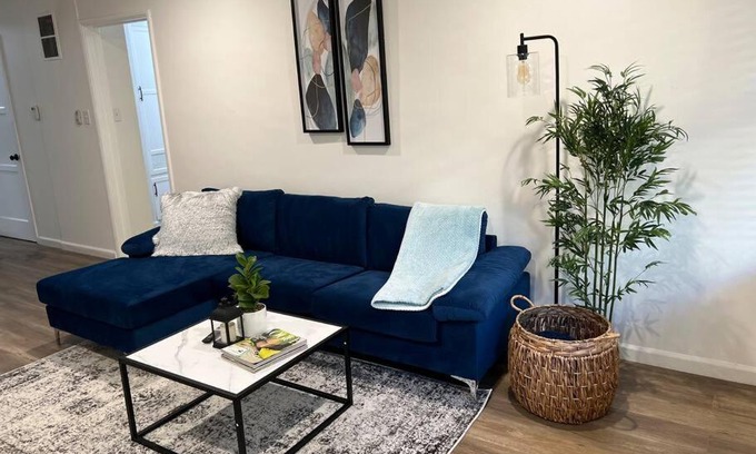 Hollywood Apartment | STUNNING RUNYON CANYON BLUE OASIS - Hollywood