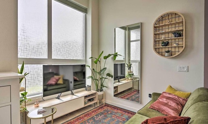 Whittier Heights Apartment | Stylish Ballard studio 15 mins from Space Needle