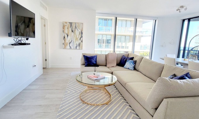 Midtown House | Sun-drenched, Luxe, Corner Unit: Expansive balcony and Bay Views (3 Br/3B)