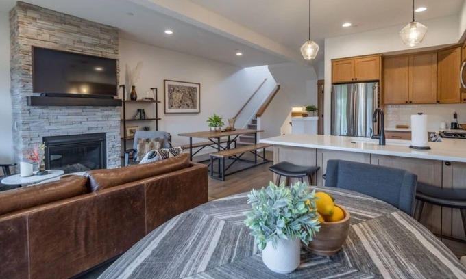 Cle Elum Ski Chalet | Suncadia 3 Bdrm Village Chalet Waterfront Home