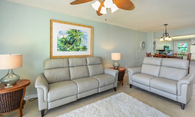Orange Beach Condo | Sunswept 202 2/2 Orange Beach* Nicely Decorated*Directly on the Beach*