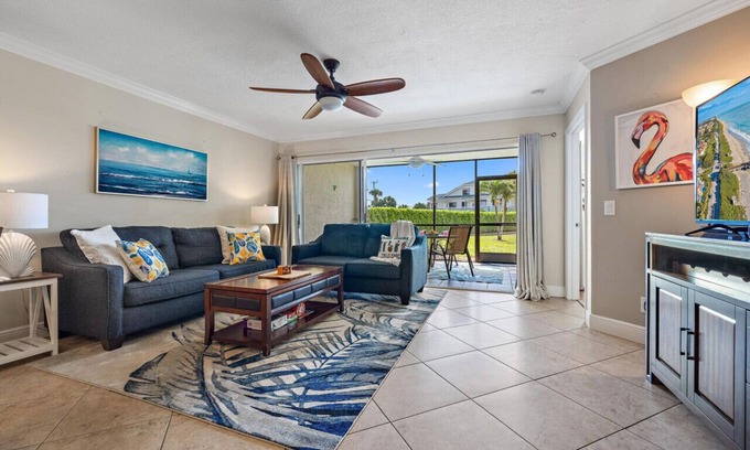 Jupiter Bay Condo | Sweet EmOCEAN at Jupiter Bay, Walk To Beach 6 Mins