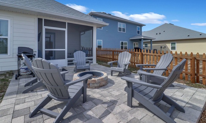 Port St. Joe House | "Tenn A Sea" is an immaculate 4BD/2BA with a screened porch, fenced yard & firepit! Pet Friendly!