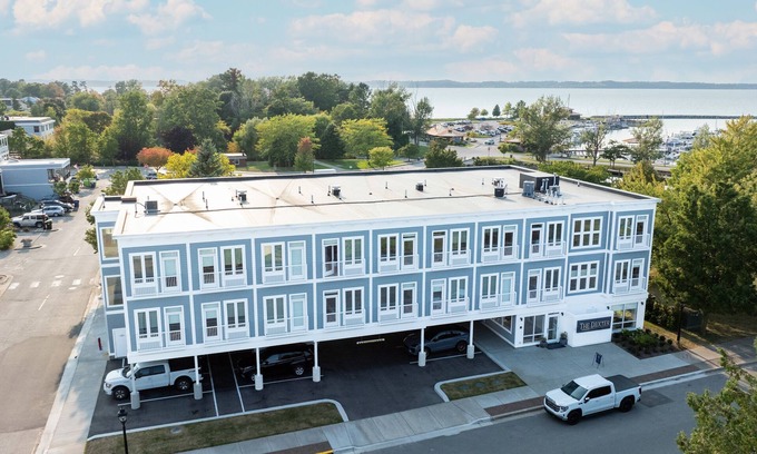 Elk Rapids Apartment | The Dexter by Kasa