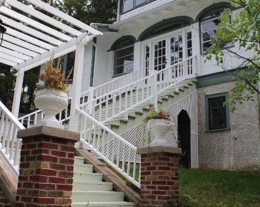 Lake Delton House | The Hillside B&B. Home w/Breakfast Service!