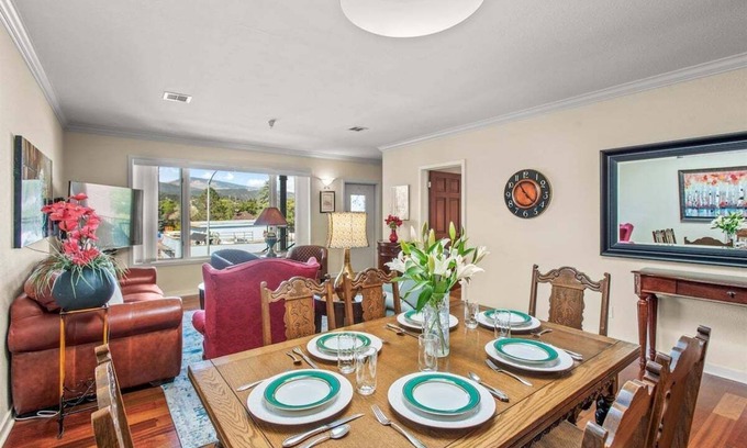 Carbondale Apartment | The Perch on Main | Top Floor D/T Carbondale Condo