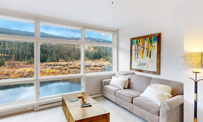 River Run Condo | Top-floor condo with spectacular views - waterfront on Snake River