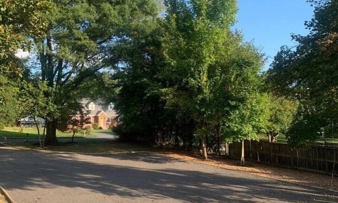 Fairland House | Tranquil Trio: 6 BR, 4 BA, 3 Units, Deer Haven