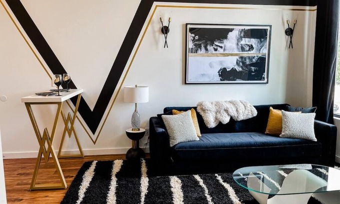North Nashville Apartment | Tuxedo Suite Boutique Luxe Stay Mins to Broadway