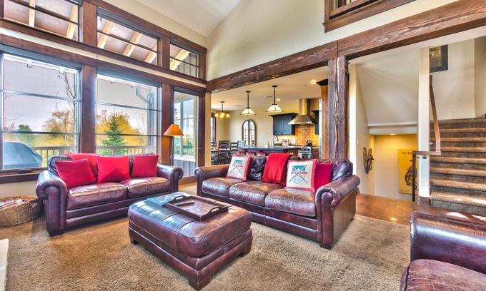 North Park City House | Unbeatable Location, Hot Tub, Luxury Townhome Park City Silver Star Ultimate! Ski In- Out!