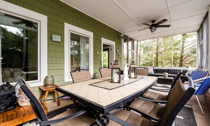 Union Pier Condo | Union Pier Condo With Association Pool! Close To Beach And Downtown!
