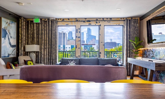 East Cesar Chavez Condo | (Unit 4) 6th Street Suite: 4BR/11Beds - Pool, Rooftop, Garden Bars, Walk to Everything!