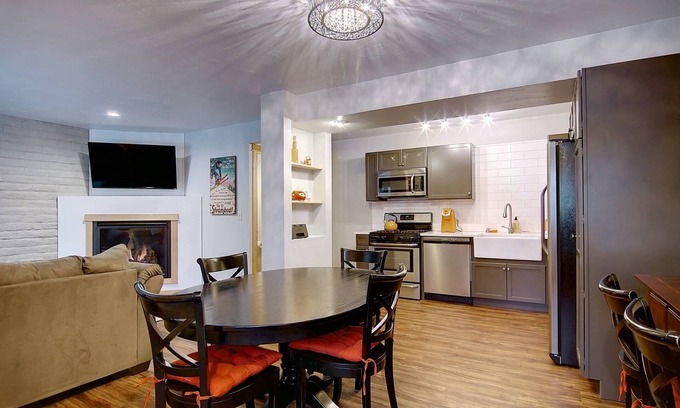 Steamboat Springs House | Updated TH w/Mtn Views-Pool-Hot Tub+ Steps to Free Mtn/Town Bus-Large Private Deck-W/D in Unit