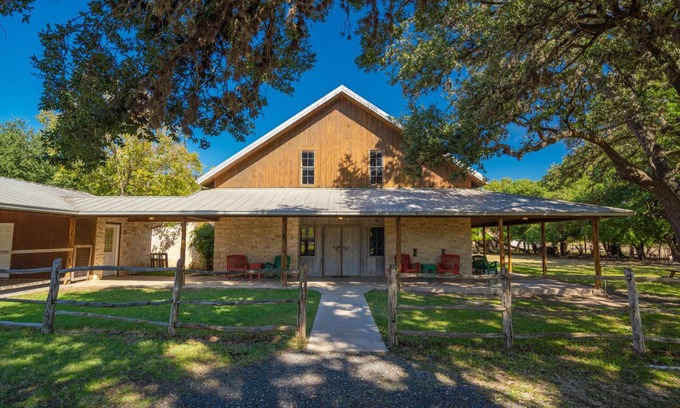 Utopia House | Utopia River Retreat is a secluded paradise nestled along the Sabinal River in the Texas Hill Country.