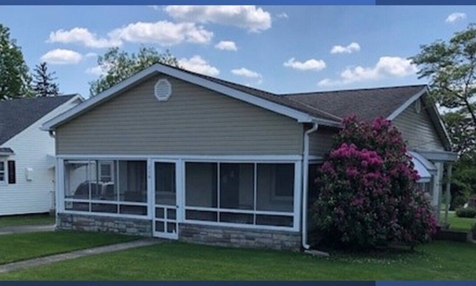 McKnightstown House | Visit our charming cottage this Fall & Winter. Enjoy the Scenery & Ski Slopes.
