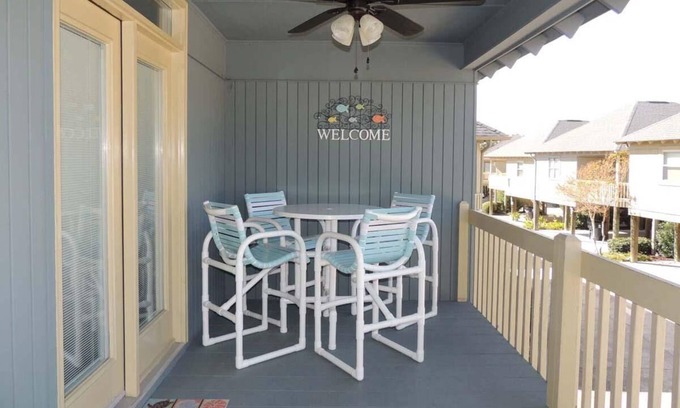 Myrtle Beach Condo | Walk to the Beach Guest Cottage with Full Kitchen!